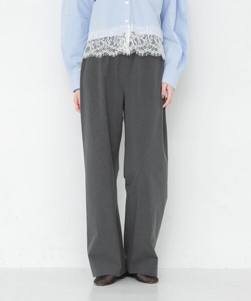 URBAN RESEARCH(アーバンリサーチ)の「『3サイズ展開』スリムストレートバイアスパンツ(その他パンツ・レディース・ブラック/チャコールグレー・38/36/40)」の2枚目の写真