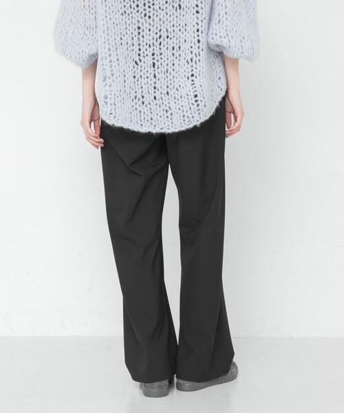 URBAN RESEARCH(アーバンリサーチ)の「『3サイズ展開』スリムストレートバイアスパンツ(その他パンツ・レディース・ブラック/チャコールグレー・38/36/40)」の4枚目の写真