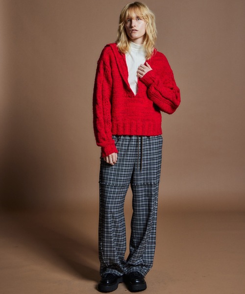 MAISON SPECIAL（メゾンスペシャル）の「【26WINTER PRE-ORDER】Cable Hoodie Short Knit/ケーブルフーディショートニット（ニット/セーター・レディース・ブラック/グレー/レッド・FREE）」の4枚目の写真