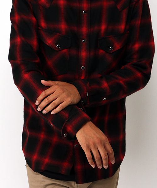 VENCEEXCHANGE（ヴァンスエクスチェンジ）の「バックプリントチェックシャツ（シャツ/ブラウス・メンズ・レッド/ブラック・LARGE/MEDIUM/SMALL）」の4枚目の写真
