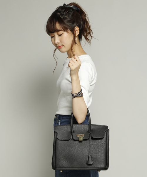 PLAIN CLOTHING（プレーンクロージング）の「フロントキーフラップハンドバッグ【PLAIN CLOTHING】（ハンドバッグ・レディース・ブラック/ベージュ/ネイビー/オレンジ/ライトグレー・FREE）」の17枚目の写真