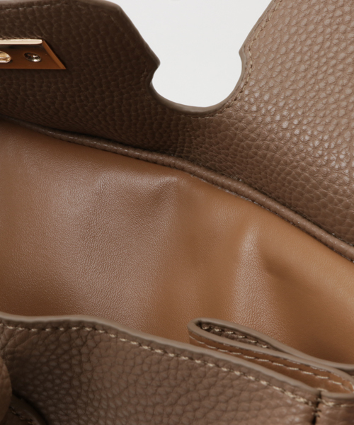 PLAIN CLOTHING（プレーンクロージング）の「フロントキーフラップハンドバッグ【PLAIN CLOTHING】（ハンドバッグ・レディース・ブラック/ベージュ/ネイビー/オレンジ/ライトグレー・FREE）」の15枚目の写真