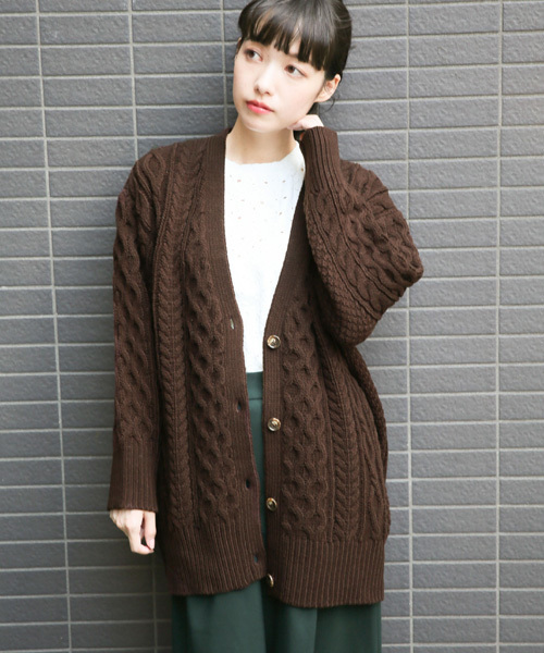 LOWRYS FARM(ローリーズファーム)の「ケーブルロングカーディガン 805089(カーディガン/ボレロ・レディース・オフホワイト/ブラウン/ベージュ・FREE)」の2枚目の写真