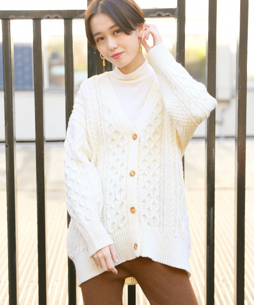 LOWRYS FARM(ローリーズファーム)の「ケーブルロングカーディガン 805089(カーディガン/ボレロ・レディース・オフホワイト/ブラウン/ベージュ・FREE)」の1枚目の写真