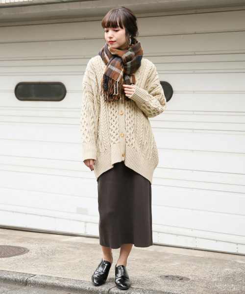 LOWRYS FARM(ローリーズファーム)の「ケーブルロングカーディガン 805089(カーディガン/ボレロ・レディース・オフホワイト/ブラウン/ベージュ・FREE)」の19枚目の写真
