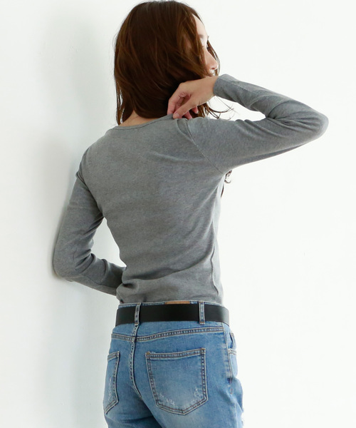 Luz Llena(ラズレナ)の「Vネックテレコリブトップス(Tシャツ/カットソー・レディース・ブラック/オフホワイト/ホワイト×ブラック/杢グレー・MEDIUM)」の14枚目の写真