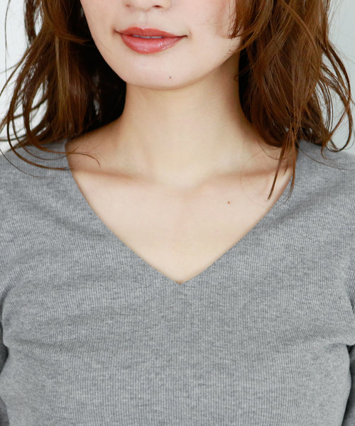 Luz Llena(ラズレナ)の「Vネックテレコリブトップス(Tシャツ/カットソー・レディース・ブラック/オフホワイト/ホワイト×ブラック/杢グレー・MEDIUM)」の6枚目の写真