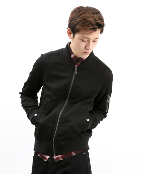 WEGO(ウィゴー)の「WEGO/コットンレーヨンMA-1(ミリタリージャケット・メンズ・ブラック/カーキ/ブルー・MEDIUM/LARGE)」の1枚目の写真