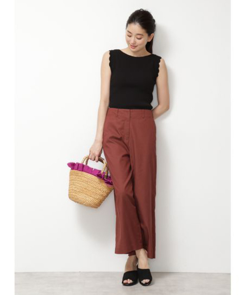 NATURAL BEAUTY BASIC（ナチュラルビューティーベーシック）の「[洗える]バックボタンスカラップスリーブニット（ニット/セーター・レディース・オフホワイト/ブラック/マジェンタ・MEDIUM）」の4枚目の写真