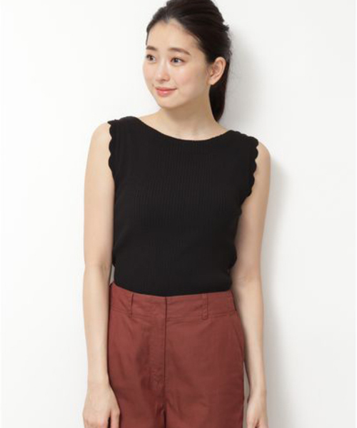 NATURAL BEAUTY BASIC（ナチュラルビューティーベーシック）の「[洗える]バックボタンスカラップスリーブニット（ニット/セーター・レディース・オフホワイト/ブラック/マジェンタ・MEDIUM）」の6枚目の写真