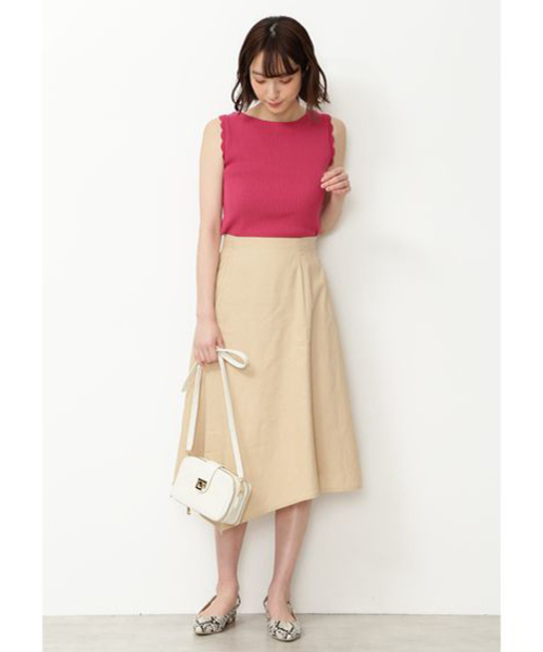 NATURAL BEAUTY BASIC（ナチュラルビューティーベーシック）の「[洗える]バックボタンスカラップスリーブニット（ニット/セーター・レディース・オフホワイト/ブラック/マジェンタ・MEDIUM）」の10枚目の写真