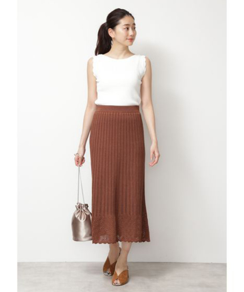 NATURAL BEAUTY BASIC（ナチュラルビューティーベーシック）の「[洗える]バックボタンスカラップスリーブニット（ニット/セーター・レディース・オフホワイト/ブラック/マジェンタ・MEDIUM）」の15枚目の写真