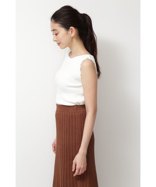 NATURAL BEAUTY BASIC（ナチュラルビューティーベーシック）の「[洗える]バックボタンスカラップスリーブニット（ニット/セーター・レディース・オフホワイト/ブラック/マジェンタ・MEDIUM）」の17枚目の写真