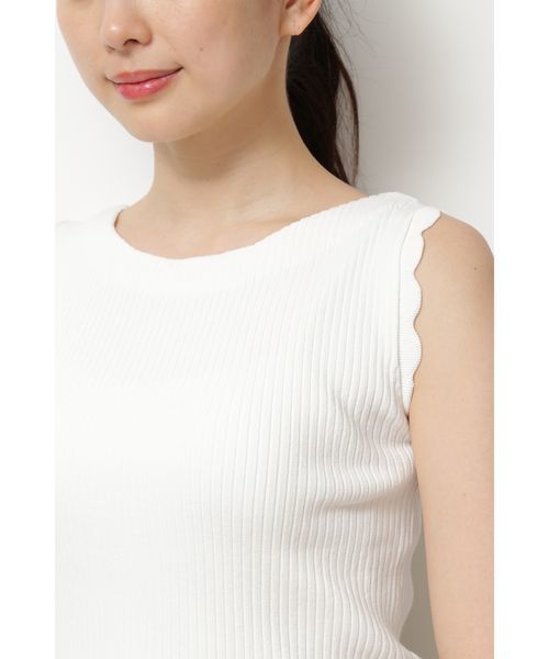 NATURAL BEAUTY BASIC（ナチュラルビューティーベーシック）の「[洗える]バックボタンスカラップスリーブニット（ニット/セーター・レディース・オフホワイト/ブラック/マジェンタ・MEDIUM）」の19枚目の写真