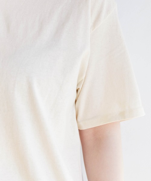 FRUIT OF THE LOOM(フルーツオブザルーム)の「【FRUIT OF THE LOOM】レディース フルーツオブザルーム オーバーサイズ クルーネック 半袖 Tシャツ(Tシャツ/カットソー・レディース・ブラウン系その他/マルーン/チャコール/ナチュラル/グリーン系その他/ホワイト/ブラック/パープル/ブルー系その他/ヘザーグレー/カーキ/セージグリーン・S/M/L)」の16枚目の写真