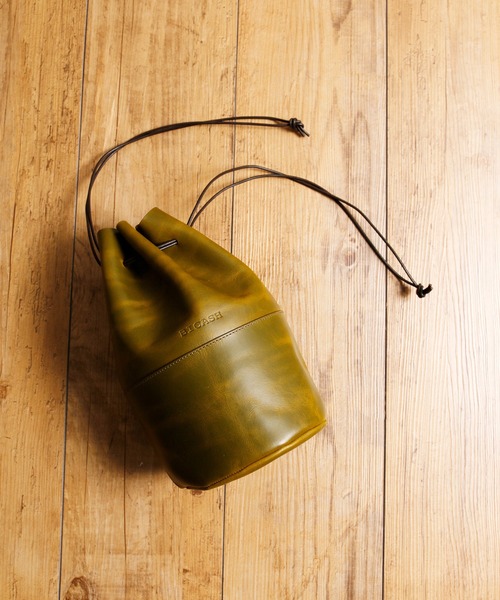 BICASH（ビカーシ）の「BICASH ビカーシ / 牛革レザーショルダー巾着バケツバッグ ユニセックス / B842（ショルダーバッグ・メンズ・グレー/ダークネイビー/シルバー/レッド/ネイビー/グリーン/ブラウン/ダークブラウン/ブラック/オフホワイト/タン・FREE）」の7枚目の写真