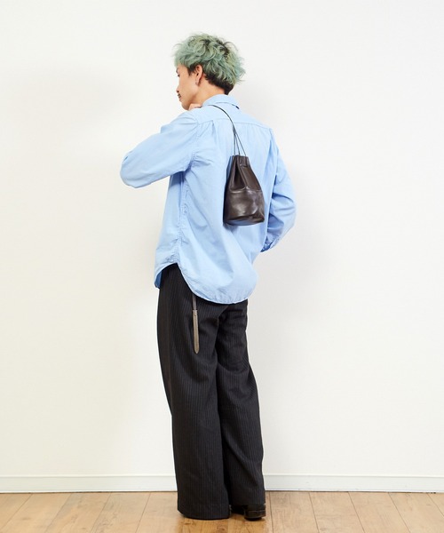 BICASH（ビカーシ）の「BICASH ビカーシ / 牛革レザーショルダー巾着バケツバッグ ユニセックス / B842（ショルダーバッグ・メンズ・グレー/ダークネイビー/シルバー/レッド/ネイビー/グリーン/ブラウン/ダークブラウン/ブラック/オフホワイト/タン・FREE）」の17枚目の写真