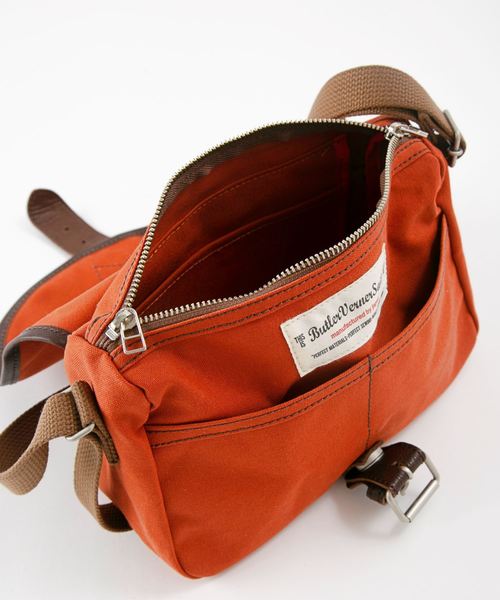 Butler Verner Sails(バトラーヴァーナーセイルス)の「10号パラフィンフラップショルダー(ショルダーバッグ・メンズ・ベージュ/ネイビー/レッド/キャメル・FREE)」の6枚目の写真