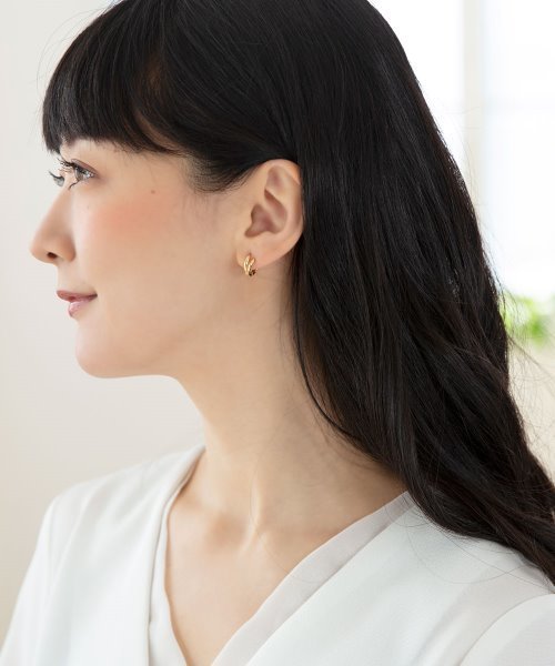 colleca la（コレカラ）の「Wラインのワンタッチフープピアス（ピアス（両耳用）・レディース・シルバー/ゴールド・ﾌﾘ-）」の3枚目の写真