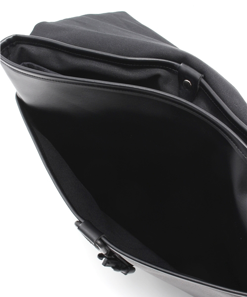 WHO'S WHO gallery（フーズフーギャラリー）の「【BELY】Document Case（クラッチバッグ・メンズ・ブラック/レッド/グレー/ホワイト/ネイビー・FREE）」の18枚目の写真