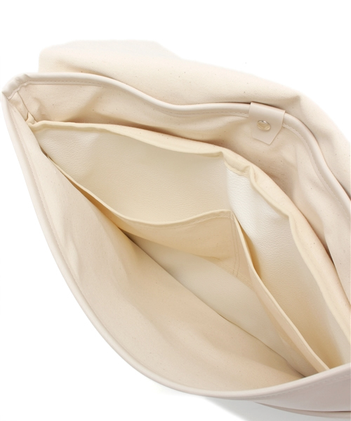 WHO'S WHO gallery（フーズフーギャラリー）の「【BELY】Document Case（クラッチバッグ・メンズ・ブラック/レッド/グレー/ホワイト/ネイビー・FREE）」の10枚目の写真