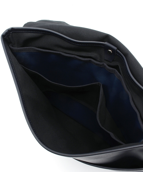 WHO'S WHO gallery（フーズフーギャラリー）の「【BELY】Document Case（クラッチバッグ・メンズ・ブラック/レッド/グレー/ホワイト/ネイビー・FREE）」の11枚目の写真