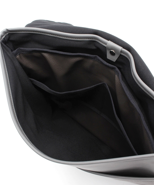 WHO'S WHO gallery（フーズフーギャラリー）の「【BELY】Document Case（クラッチバッグ・メンズ・ブラック/レッド/グレー/ホワイト/ネイビー・FREE）」の12枚目の写真