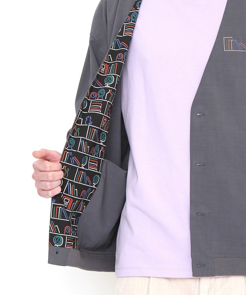 Design Tshirts Store graniph（デザイン　ティーシャツ　ストア　グラニフ）の「グッズアンドシェルブス｜グラフィックカーディガン(グレー)（カーディガン/ボレロ・メンズ・グレー・SMALL/MEDIUM/LARGE）」の10枚目の写真