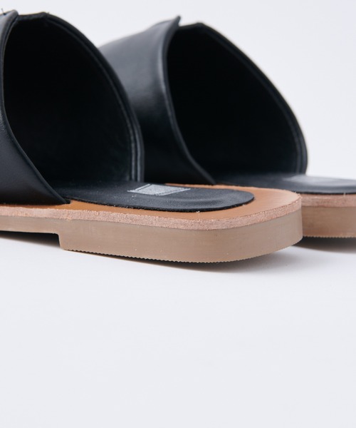 COLONY 2139（コロニートゥーワンスリーナイン）の「ステッチサンダル（サンダル・レディース・ブラック/アイボリー・22.5cm/23.5cm/24.5cm）」の9枚目の写真