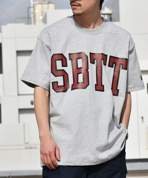 SHIPS any（シップス エニィ）の「SHIPS any: カレッジ プリント 半袖 Tシャツ グレー◇（Tシャツ/カットソー・メンズ・グレー・SMALL/MEDIUM/LARGE/X-LARGE）」の3枚目の写真