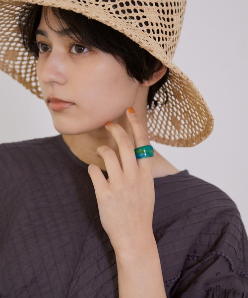 MADEMOISELLE ROPE'（マドモアゼル ロペ）の「アクリルボリュームリング（リング・レディース・ホワイト/グリーン/パープル/その他・FREE）」の9枚目の写真