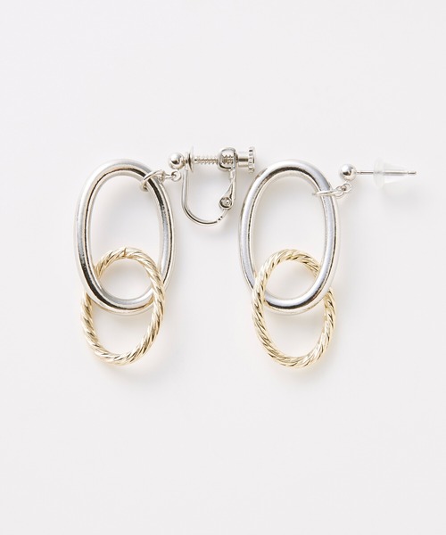 haco!（ハコ）の「どんなコーデにも似合って大人っぽくしてくれる　シンプルなのにぐっとおしゃれな２色フープのイヤアクセ ＜1:ピアス　2:イヤリング＞（ピアス（両耳用）・レディース・シルバー×ゴールド・1/2）」の2枚目の写真