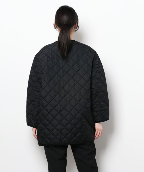 Barbour(バブアー)の「【 Barbour / バブアー 】キルトノーカラーコート QUILTED NO COLLAR COAT NYLON SLQ0020(ノーカラージャケット・レディース・ブラック/オリーブ・8/10)」の4枚目の写真