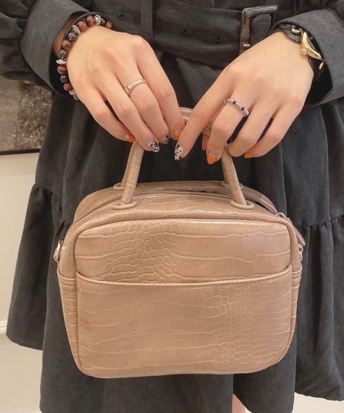 WEGO（ウィゴー）の「WEGO/スクエアボストンショルダーバッグ（ショルダーバッグ・レディース・ライム/オフホワイト/ブラック/ライトブラウン・FREE）」の4枚目の写真