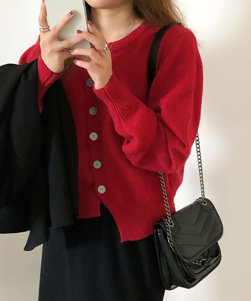 me+em select(ミームセレクト)の「ななめボタンショートニットプルオーバー【数量限定販売】(ニット/セーター・レディース・ブラック/レッド/アイボリー・FREE)」の3枚目の写真