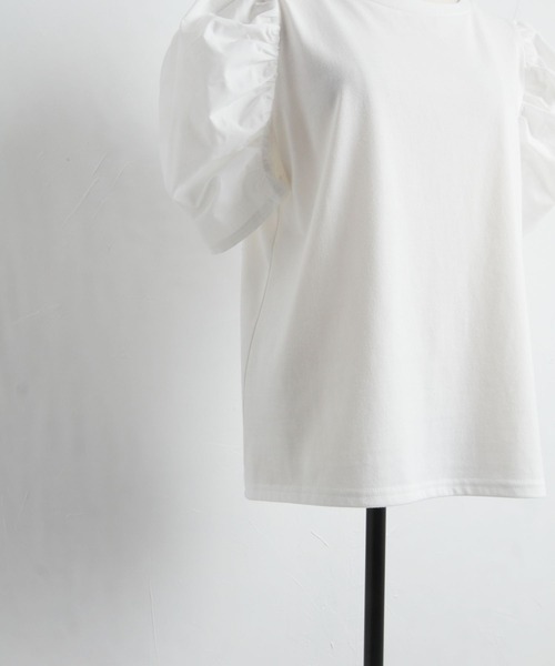 tocco closet(トッコ クローゼット)の「【限定】パワーショルダーカットプルオーバー(Tシャツ/カットソー・レディース・オフホワイト/ブラック・M)」の7枚目の写真