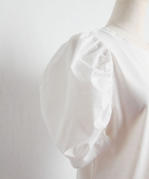 tocco closet(トッコ クローゼット)の「【限定】パワーショルダーカットプルオーバー(Tシャツ/カットソー・レディース・オフホワイト/ブラック・M)」の5枚目の写真