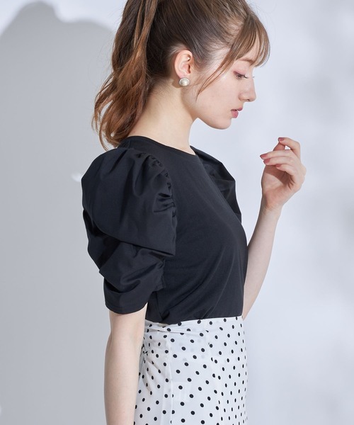 tocco closet(トッコ クローゼット)の「【限定】パワーショルダーカットプルオーバー(Tシャツ/カットソー・レディース・オフホワイト/ブラック・M)」の6枚目の写真