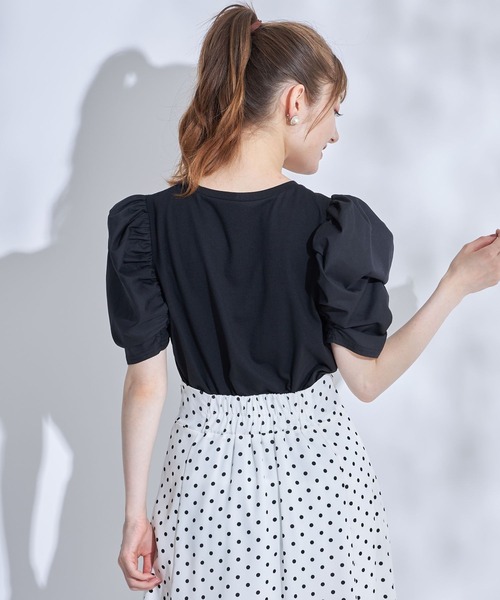 tocco closet(トッコ クローゼット)の「【限定】パワーショルダーカットプルオーバー(Tシャツ/カットソー・レディース・オフホワイト/ブラック・M)」の4枚目の写真