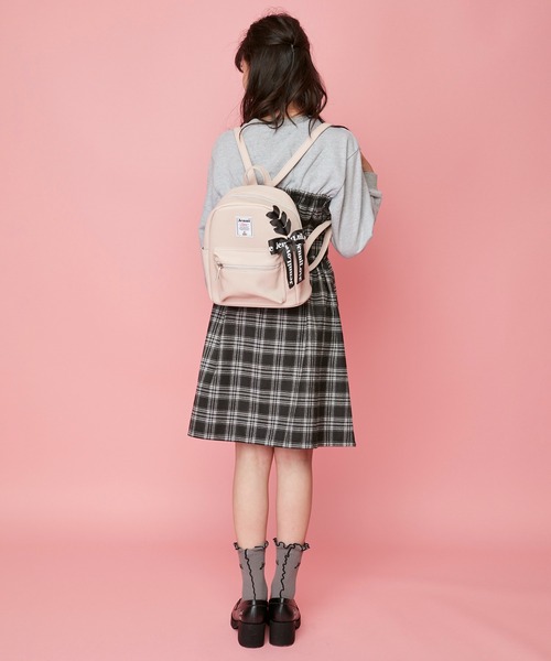 JENNI love(ジェニィラブ)の「サイドレースアップミニリュック(バックパック/リュック・キッズ・ピンク/ブラック/オフホワイト・F)」の7枚目の写真
