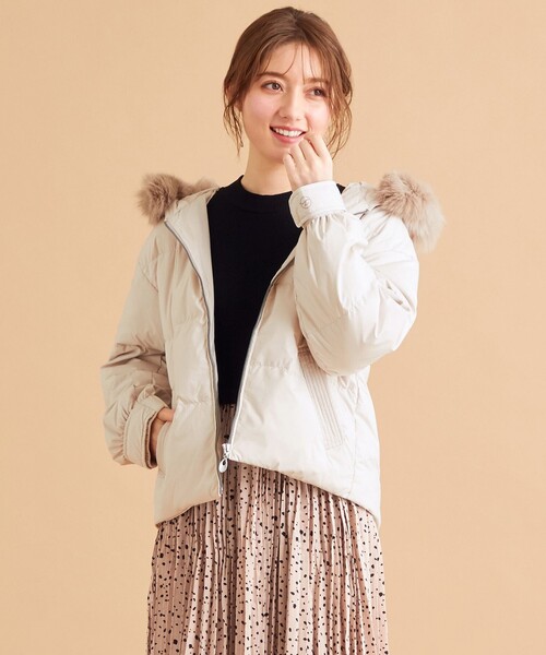 Feroux(フェルゥ)の「【洗える】パウダリーマシュマロショート丈 ダウン(ダウンジャケット/コート・レディース・ブラック系/アイボリー系/オレンジ系・1/2)」の3枚目の写真