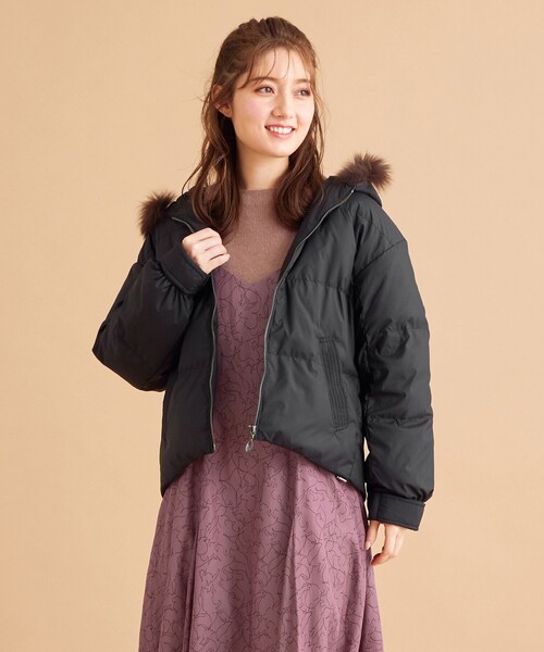 Feroux(フェルゥ)の「【洗える】パウダリーマシュマロショート丈 ダウン(ダウンジャケット/コート・レディース・ブラック系/アイボリー系/オレンジ系・1/2)」の9枚目の写真
