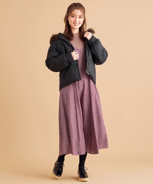 Feroux(フェルゥ)の「【洗える】パウダリーマシュマロショート丈 ダウン(ダウンジャケット/コート・レディース・ブラック系/アイボリー系/オレンジ系・1/2)」の11枚目の写真
