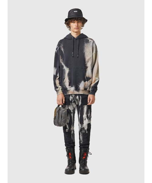 DIESEL(ディーゼル)の「メンズ パーカー ルーズフィット オーガニックコットン(パーカー・メンズ・ブラック系その他・MEDIUM/X-SMALL/X-LARGE/LARGE/SMALL/XX-LARGE/XXX-LARGE)」の5枚目の写真