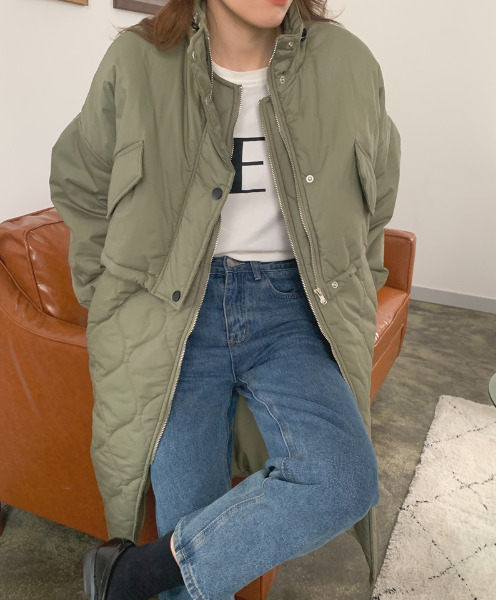 emi+（エミプラス）の「レイヤード風キルティングノースリーブコート＋ハイネックショートジャケットセット（ミリタリージャケット・レディース・チャコールグレー/カーキ/ホワイト・FREE）」の3枚目の写真