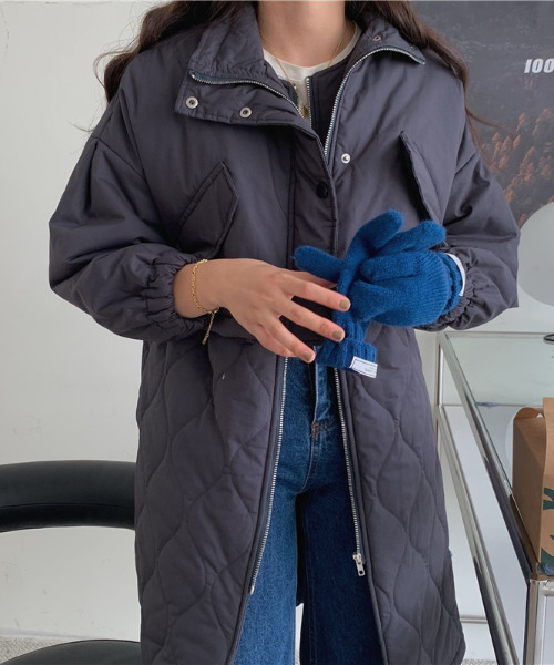 emi+（エミプラス）の「レイヤード風キルティングノースリーブコート＋ハイネックショートジャケットセット（ミリタリージャケット・レディース・チャコールグレー/カーキ/ホワイト・FREE）」の8枚目の写真