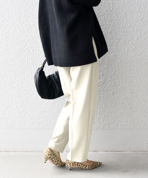 SHIPS(シップス)の「〈手洗い可能〉ストレッチカラーテーパードパンツ◆(その他パンツ・レディース・ネイビー/オフホワイト/グリーン・40/38/36)」の18枚目の写真