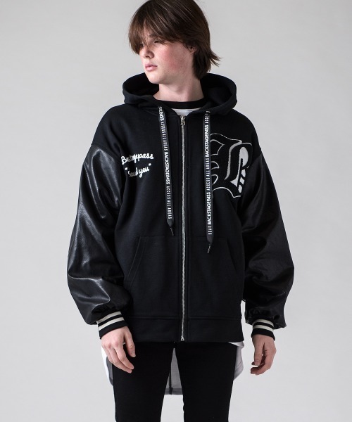 BACKSTAGE PASS(バックステージパス)の「HOODIE-STAJUM(フーディー-スタジャン)ビッグシルエット フード スタジャン(スタジャン・メンズ・ブラック/グレー・1-2/3-4)」の11枚目の写真