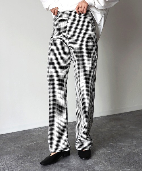 Riberry（リベリー）の「千鳥柄カットジャガードパンツ（スウェットパンツ・レディース・ブラック/グリーン・MEDIUM）」の5枚目の写真