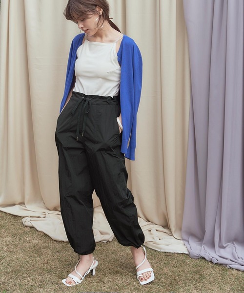 titivate(ティティベイト)の「裾ドロストナイロンパンツ(その他パンツ・レディース・アイボリー/ブラック/カーキ・L/S/M)」の18枚目の写真
